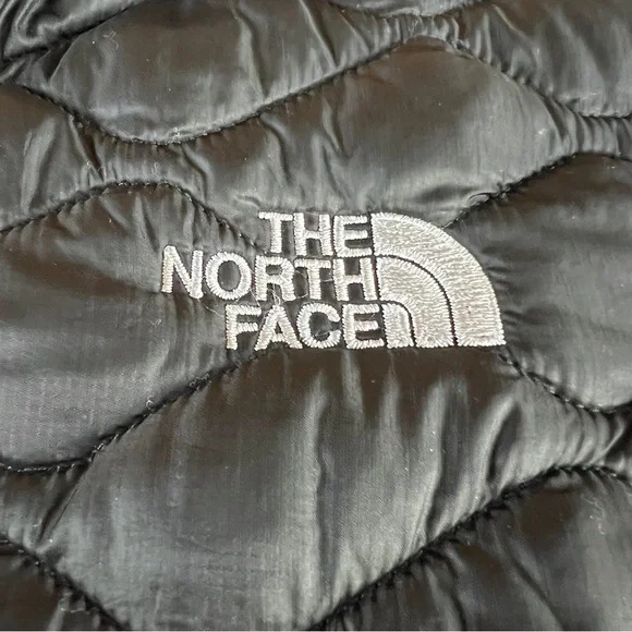 The North Face Black Quilted Insulated Women’s Jacket - Picture 2 of 6